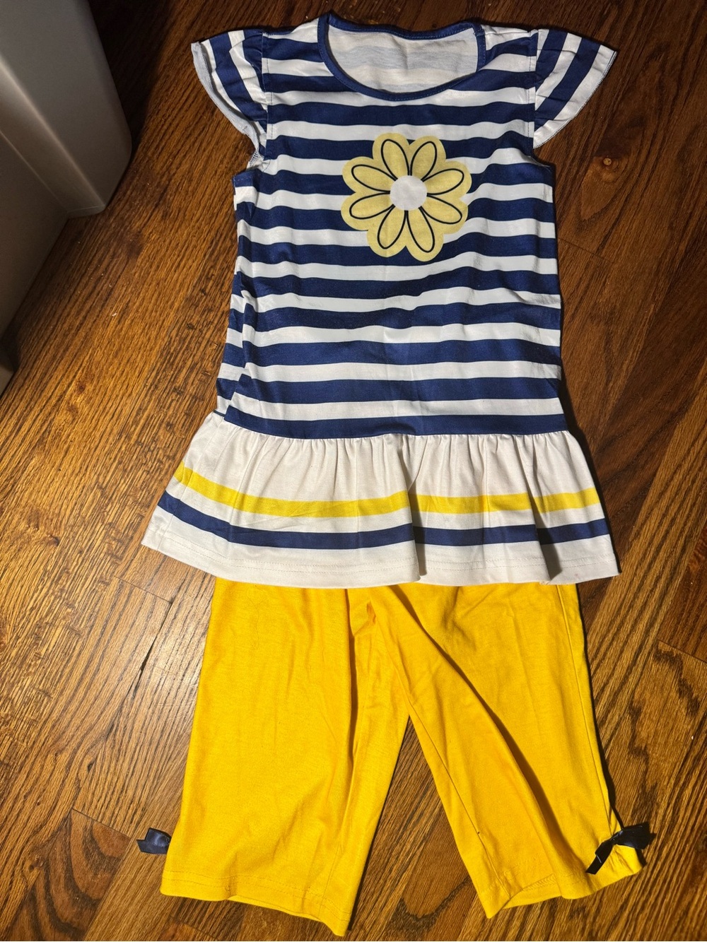 Girls Bundle - 5 pounds! 6 outfits and 2 shirts All size 7, 8 or 7/8 - Picture 5 of 10